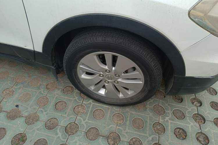Used Suzuki S-Cross 2014 1.6L Manual Two-Wheel Drive Entry Model Right Front Wheel Hub