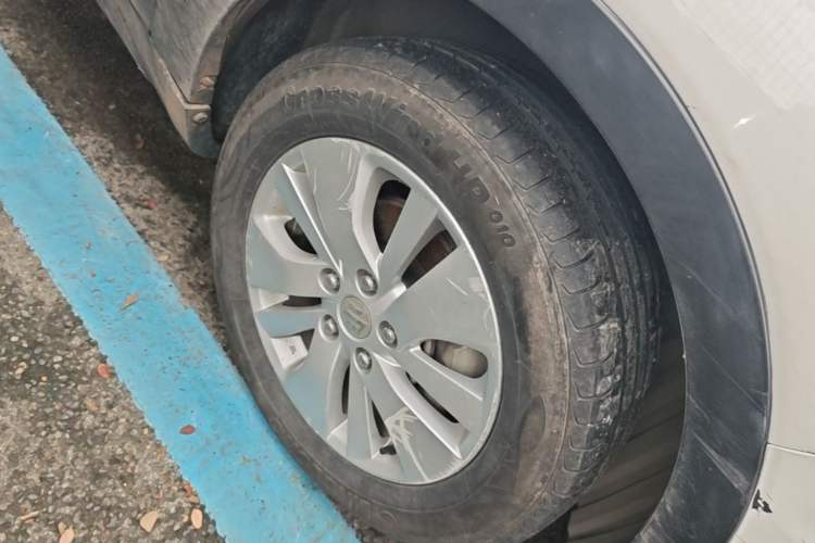 Used Suzuki S-Cross 2014 1.6L CVT Two-Wheel Drive Entry Model Right Front Wheel Hub
