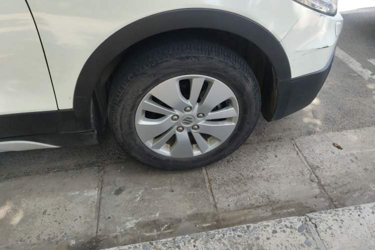 Used Suzuki S-Cross 2014 1.6L Manual Two-Wheel Drive Elite Model Right Front Wheel Hub