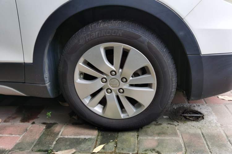 Used Suzuki S-Cross 2014 1.6L CVT Two-Wheel Drive Elite Version Right Front Wheel Hub