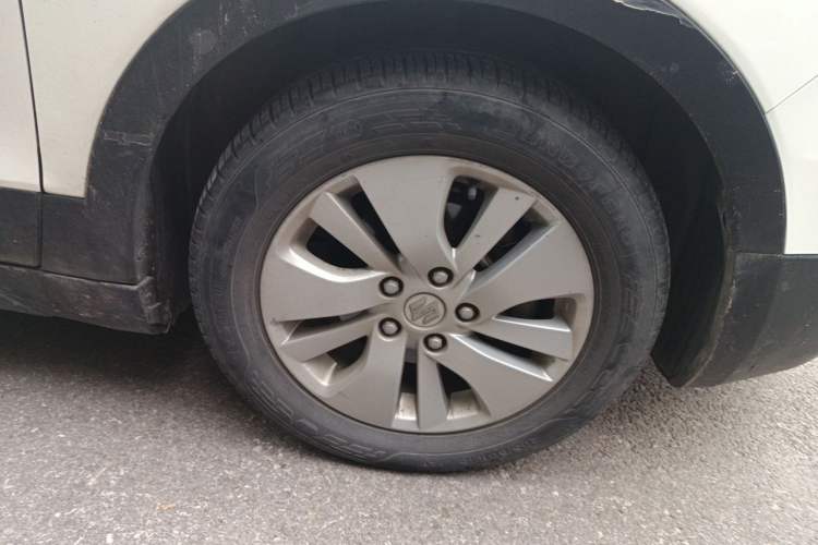 Used Suzuki S-Cross 2014 1.6L CVT Two-Wheel Drive Entry Model Right Front Wheel Hub