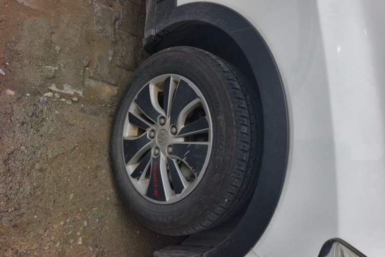 Used Suzuki S-Cross 2014 1.6L CVT Two-Wheel Drive Entry Model Right Front Wheel Hub