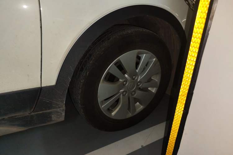 Used Suzuki S-Cross 2014 1.6L Manual Two-Wheel Drive Elite Model Right Front Wheel Hub