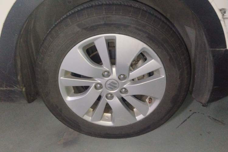 Used Suzuki S-Cross 2014 1.6L CVT Two-Wheel Drive Entry Model Right Front Wheel Hub