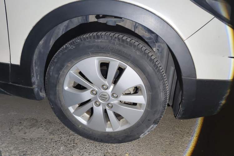 Used Suzuki S-Cross 2014 1.6L Manual Two-Wheel Drive Entry Model Right Front Wheel Hub