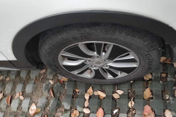 Used Suzuki S-Cross 2014 1.6L CVT Two-Wheel Drive Elite Version Right Front Wheel Hub