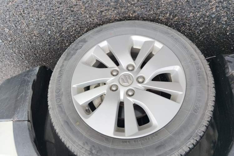 Used Suzuki S-Cross 2014 1.6L CVT Two-Wheel Drive Entry Model Right Front Wheel Hub