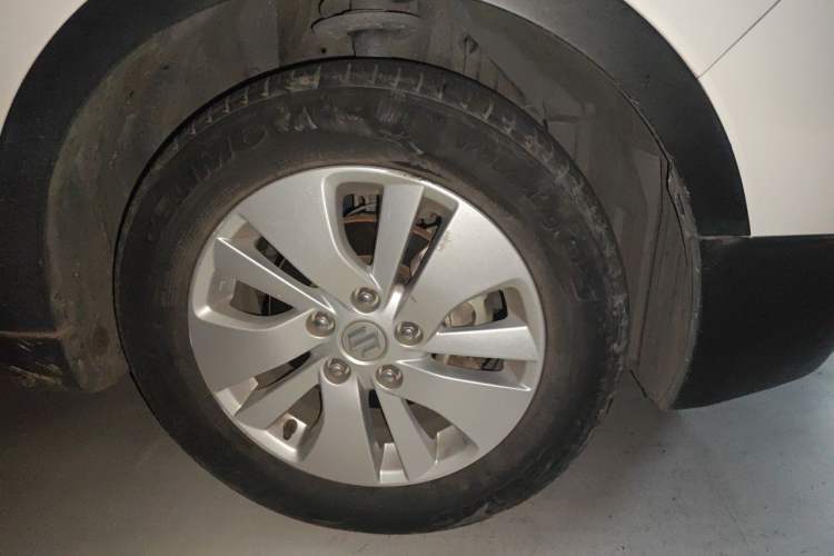 Used Suzuki S-Cross 2014 1.6L Manual Two-Wheel Drive Entry Model Right Front Wheel Hub