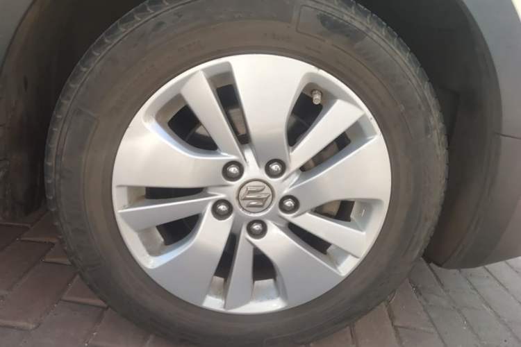 Used Suzuki S-Cross 2014 1.6L CVT Two-Wheel Drive Entry Model Right Front Wheel Hub