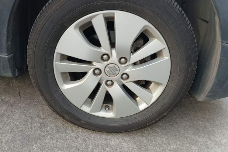 Used Suzuki S-Cross 2014 1.6L Manual Two-Wheel Drive Entry Model Right Front Wheel Hub