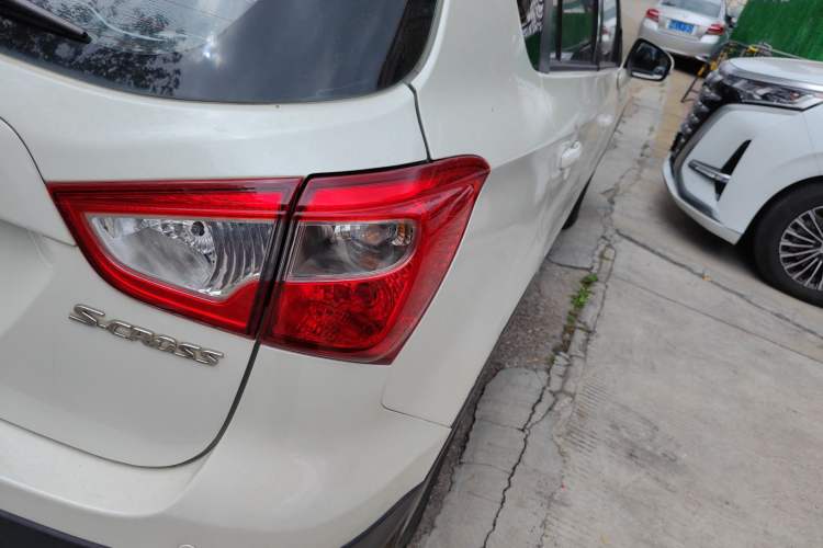 Used Suzuki S-Cross 2014 1.6L CVT Two-Wheel Drive Entry Model Right Rear Taillight