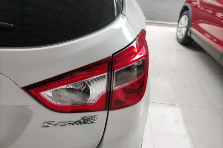Used Suzuki S-Cross 2014 1.6L CVT Two-Wheel Drive Entry Model Right Rear Taillight