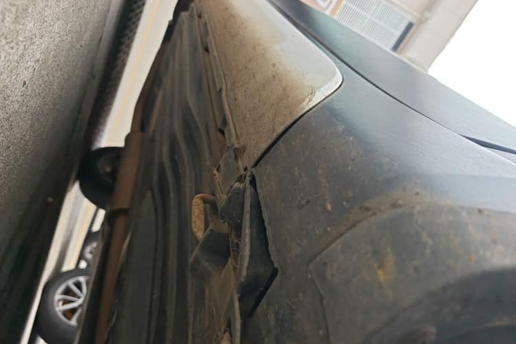 Used Suzuki S-Cross 2014 1.6L CVT Two-Wheel Drive Elite Version Right Side Sill
