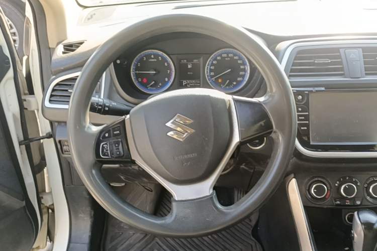 Used Suzuki S-Cross 2014 1.6L CVT Two-Wheel Drive Entry Model Steering Wheel