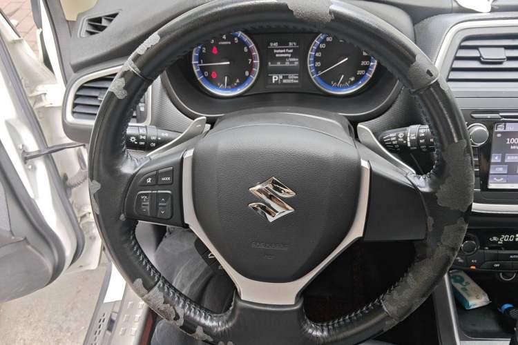 Used Suzuki S-Cross 2014 1.6L CVT Two-Wheel Drive Elite Version Steering Wheel