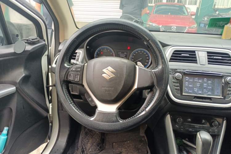 Used Suzuki S-Cross 2014 1.6L CVT Two-Wheel Drive Elite Version Steering Wheel