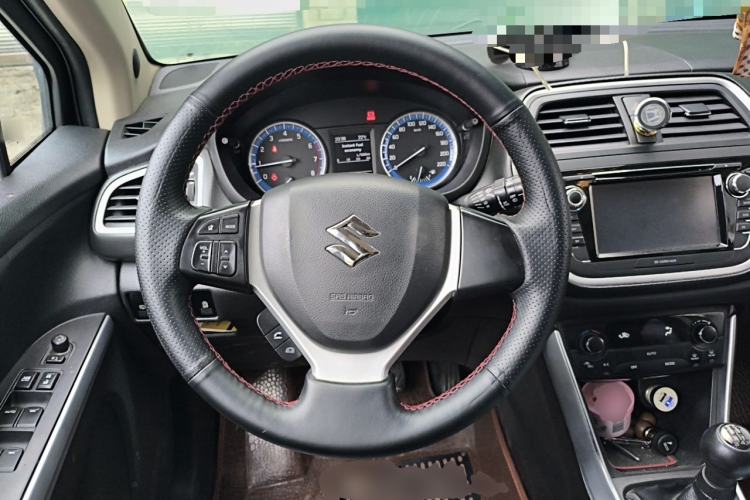 Used Suzuki S-Cross 2014 1.6L Manual Two-Wheel Drive Elite Model Steering Wheel