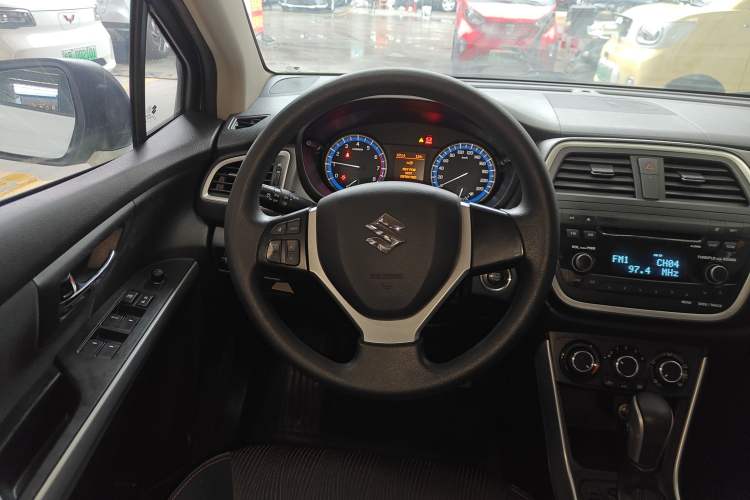 Used Suzuki S-Cross 2014 1.6L CVT Two-Wheel Drive Entry Model Steering Wheel