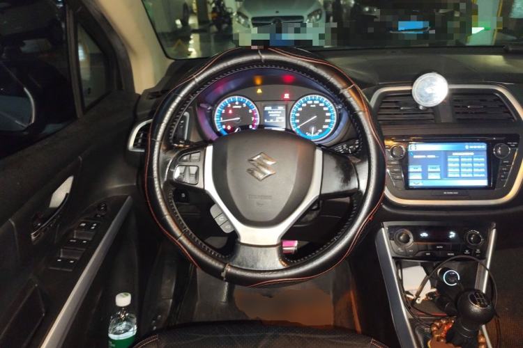 Used Suzuki S-Cross 2014 1.6L Manual Two-Wheel Drive Elite Model Steering Wheel