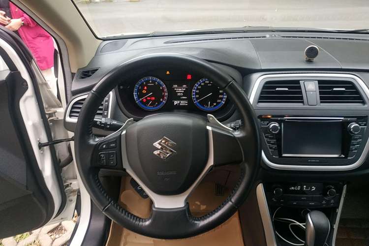 Used Suzuki S-Cross 2014 1.6L CVT Two-Wheel Drive Elite Version Steering Wheel