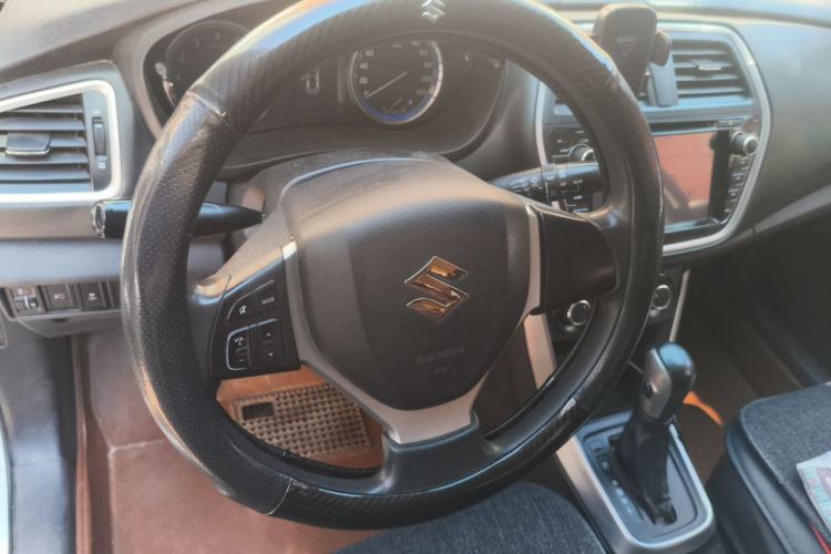 Used Suzuki S-Cross 2014 1.6L CVT Two-Wheel Drive Entry Model Steering Wheel