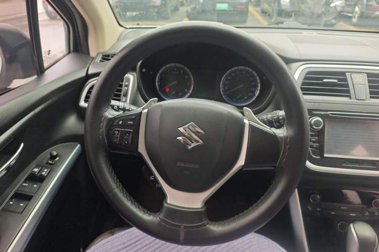 Used Suzuki S-Cross 2014 1.6L CVT Two-Wheel Drive Elite Version Steering Wheel