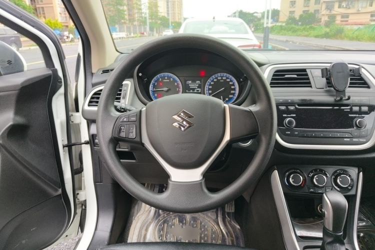 Used Suzuki S-Cross 2014 1.6L CVT Two-Wheel Drive Entry Model Steering Wheel