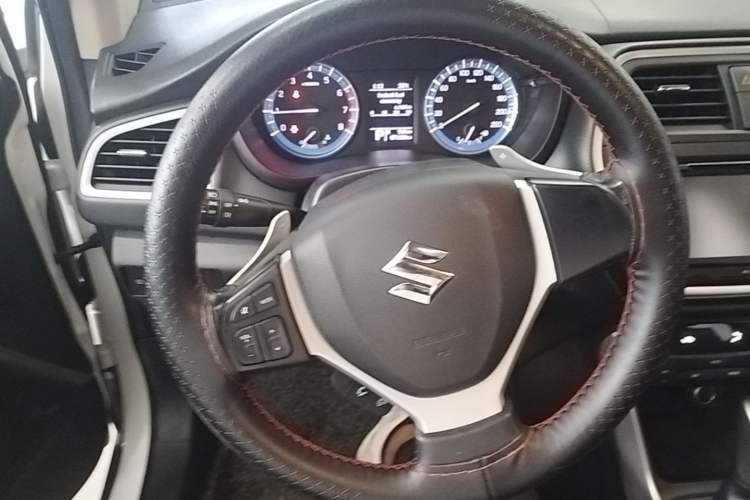 Used Suzuki S-Cross 2014 1.6L CVT Two-Wheel Drive Elite Version Steering Wheel