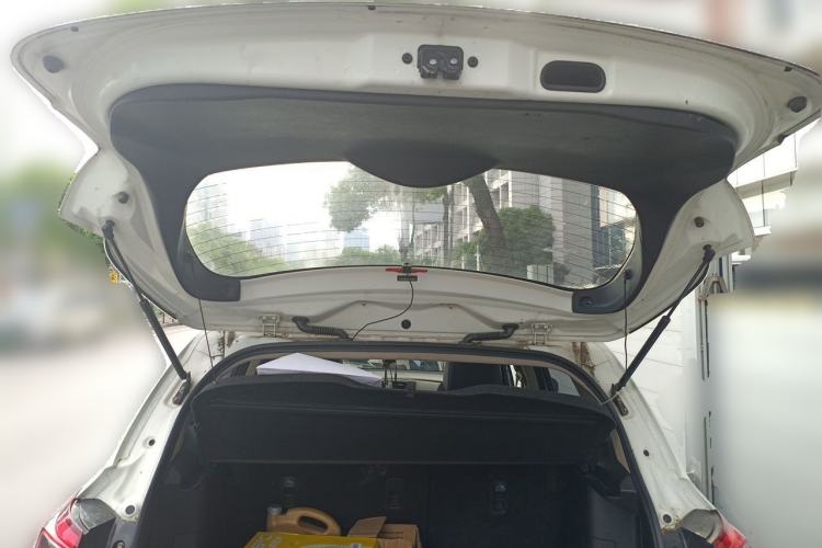 Used Suzuki S-Cross 2014 1.6L Manual Two-Wheel Drive Elite Model Trunk