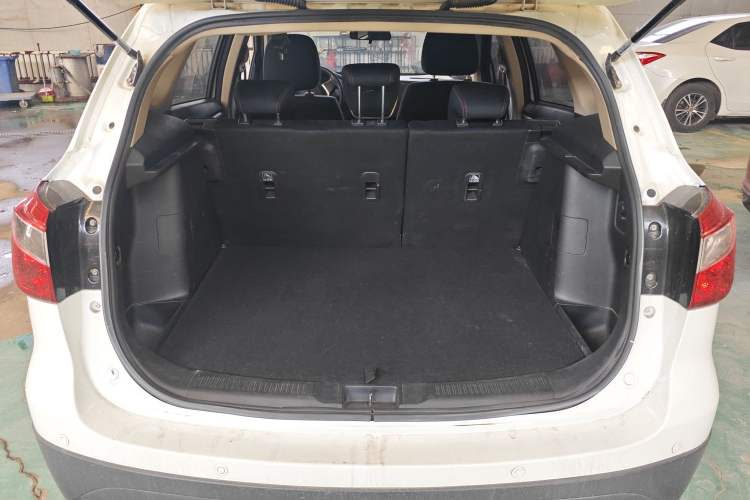 Used Suzuki S-Cross 2014 1.6L Manual Two-Wheel Drive Entry Model Trunk