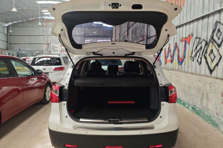 Used Suzuki S-Cross 2014 1.6L CVT Two-Wheel Drive Elite Version Trunk