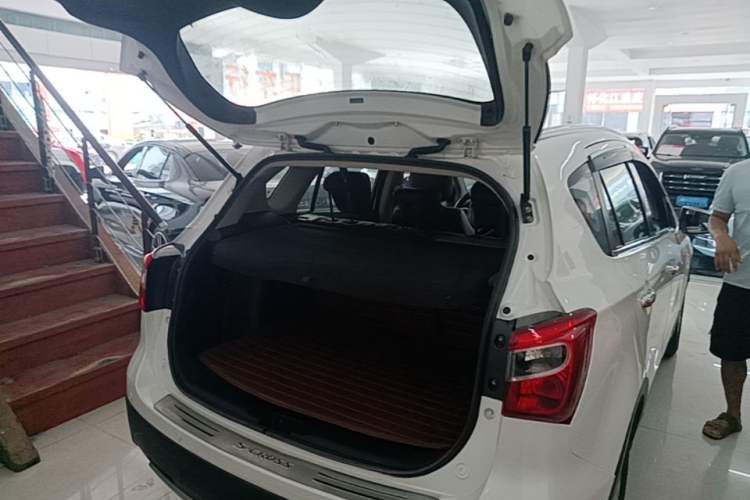 Used Suzuki S-Cross 2014 1.6L CVT Two-Wheel Drive Elite Version Trunk