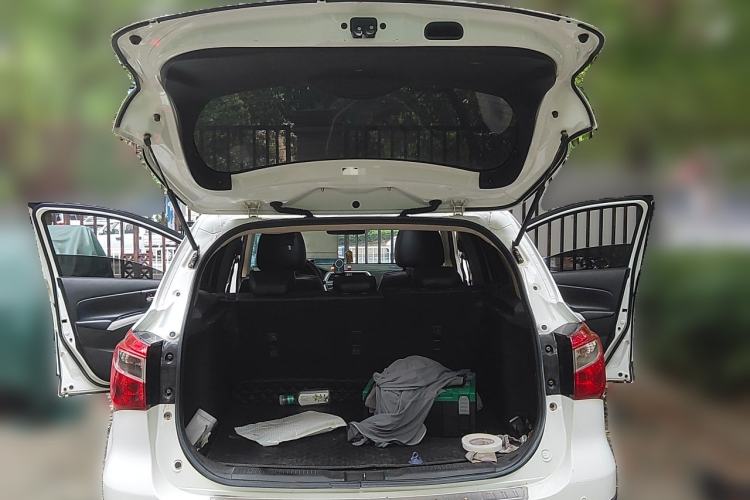 Used Suzuki S-Cross 2014 1.6L CVT Two-Wheel Drive Elite Version Trunk
