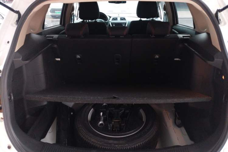 Used Suzuki S-Cross 2014 1.6L CVT Two-Wheel Drive Entry Model Trunk