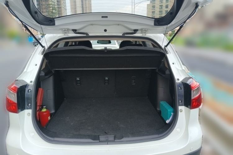Used Suzuki S-Cross 2014 1.6L CVT Two-Wheel Drive Entry Model Trunk