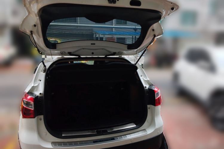 Used Suzuki S-Cross 2014 1.6L CVT Two-Wheel Drive Elite Version Trunk