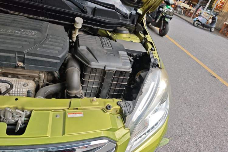 Used Suzuki S-Cross 2014 1.6L CVT Four-Wheel Drive Luxury Version Engine Bay Left