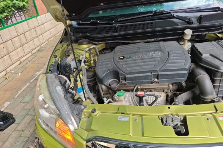 Used Suzuki S-Cross 2014 1.6L CVT Four-Wheel Drive Luxury Version Engine Bay Right
