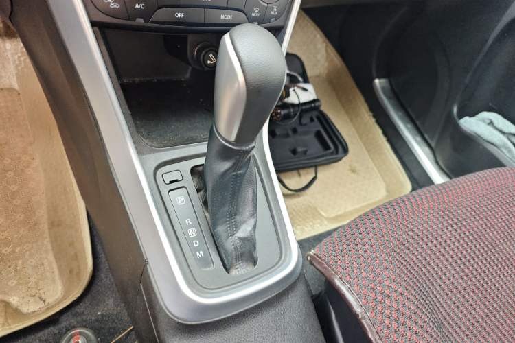 Used Suzuki S-Cross 2014 1.6L CVT Two-Wheel Drive Elite Version Gear Lever