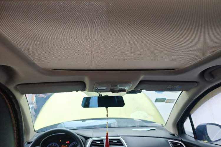 Used Suzuki S-Cross 2014 1.6L CVT Two-Wheel Drive Elite Version Headliner