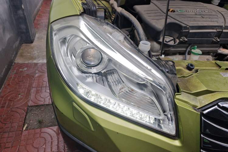Used Suzuki S-Cross 2014 1.6L CVT Two-Wheel Drive Elite Version Right Front Headlight