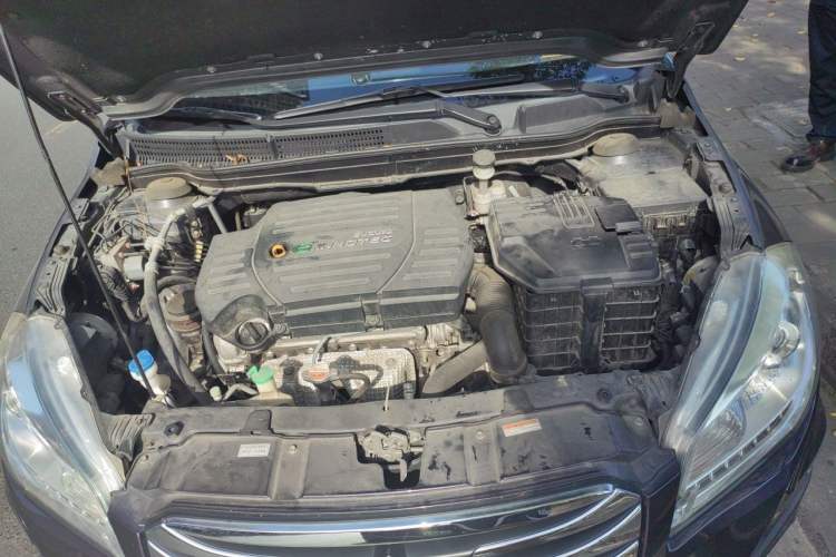 Used Suzuki S-Cross 2015 1.6L CVT Two-Wheel Drive Elite Version Engine Bay