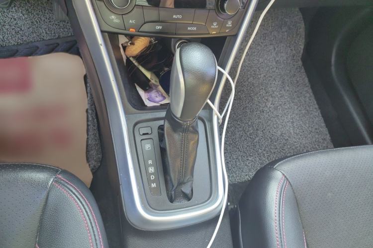 Used Suzuki S-Cross 2015 1.6L CVT Two-Wheel Drive Elite Version Gear Lever