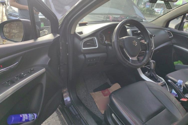 Used Suzuki S-Cross 2015 1.6L CVT Two-Wheel Drive Elite Version Interior 3