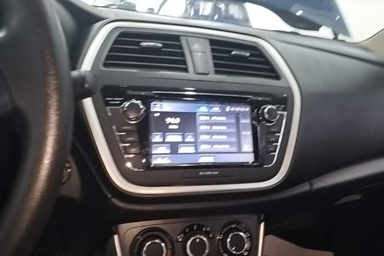 Used Suzuki S-Cross 2015 1.4T Manual Two-Wheel Drive Prestige Model Audio And AC Panel