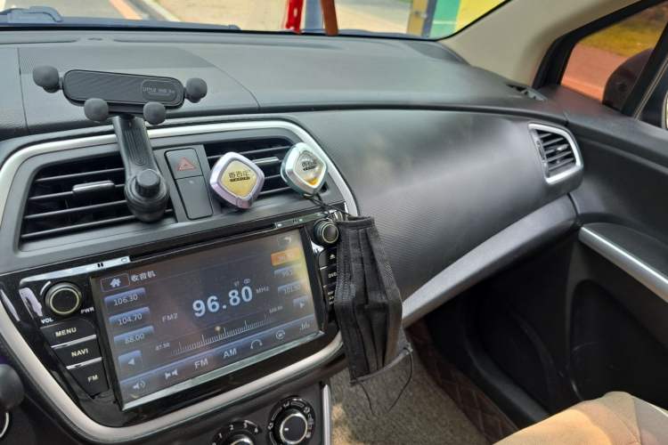 Used Suzuki S-Cross 2015 1.6L CVT Two-Wheel Drive Entry-Level Trim Audio And AC Panel