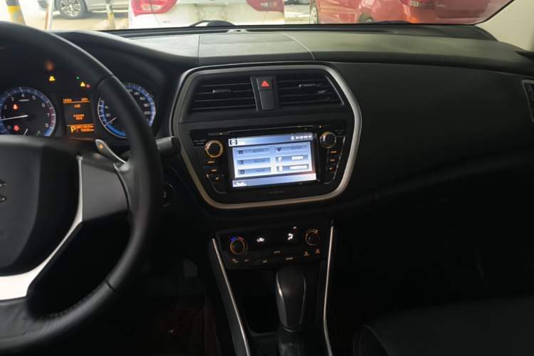 Used Suzuki S-Cross 2015 1.6L CVT Two-Wheel Drive Elite Version Audio And AC Panel