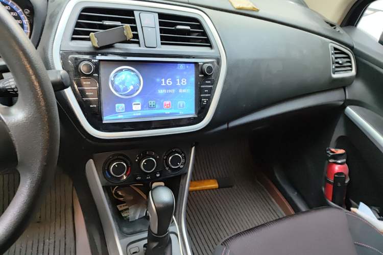 Used Suzuki S-Cross 2015 1.6L CVT Two-Wheel Drive Entry-Level Trim Audio And AC Panel