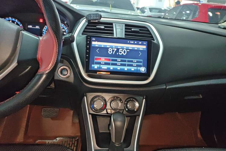 Used Suzuki S-Cross 2015 1.6L CVT Two-Wheel Drive Entry-Level Trim Audio And AC Panel