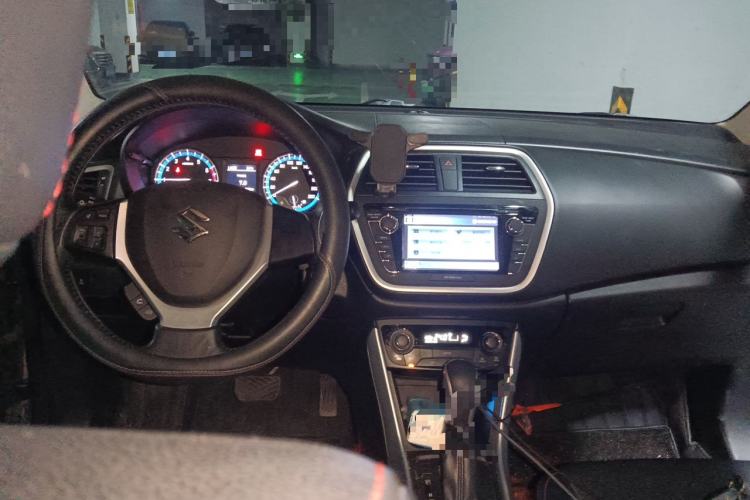 Used Suzuki S-Cross 2015 1.6L CVT Two-Wheel Drive Elite Version Center Console